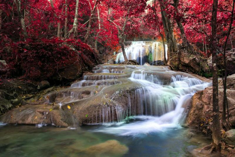 erawan-falls-in-red پارک ملی اراوان تایلند